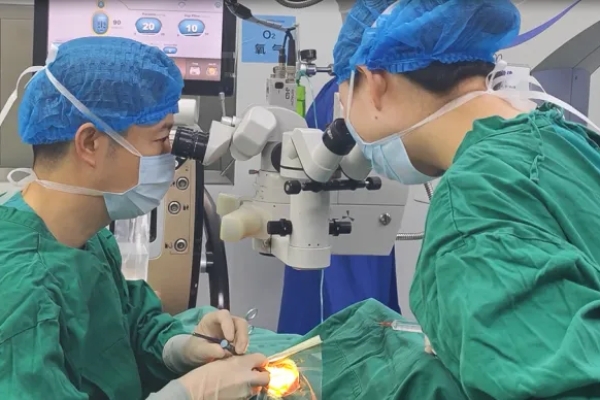 南昌爱尔眼科：精湛医术破白内障阴霾，为退伍老兵重铸光明长城